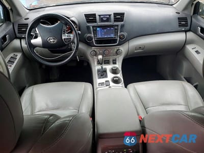 Zdjęcie 8 z 13 samochodu: 2013 TOYOTA HIGHLANDER BASE VIN:5TDBK3EH5DS180730 - miniatura