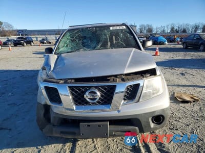 Piąte zdjęcie samochodu w środku: 2018 NISSAN FRONTIER S VIN:1N6BD0CT4JN727050 - miniatura