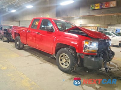 Czwarte zdjęcie samochodu z boku: 2017 CHEVROLET SILVERADO K1500 VIN:1GCVKNEC8HZ159629 - miniatura
