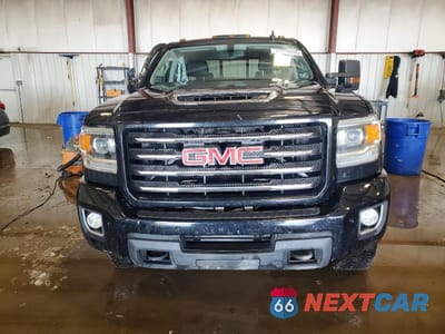 Piąte zdjęcie samochodu w środku: 2018 GMC SIERRA K2500 SLT VIN:1GT12TEY7JF220152 - miniatura