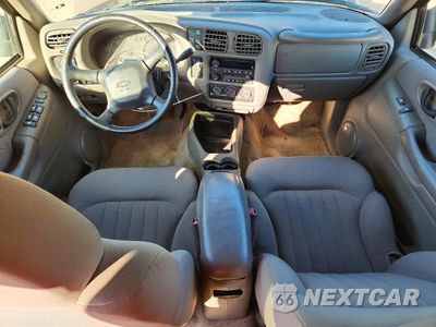 Zdjęcie 8 z 14 samochodu: 2003 CHEVROLET BLAZER VIN:1GNDT13X84K133372 - miniatura