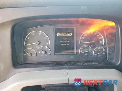Zdjęcie 8 z 10 samochodu: 2019 FREIGHTLINER CASCADIA 126 SEMI TRUCK VIN:3AKJHHDR6KSKT6574 - miniatura