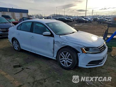 Czwarte zdjęcie samochodu z boku: 2018 VOLKSWAGEN JETTA S VIN:3VW2B7AJ9JM247144 - miniatura
