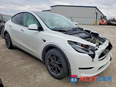 Czwarte zdjęcie samochodu z boku: 2024 TESLA MODEL Y VIN:7SAYGAEE4RF166130 - miniatura