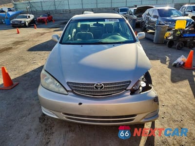 Piąte zdjęcie samochodu w środku: 2003 TOYOTA CAMRY LE VIN:4T1BE32KX3U771519 - miniatura