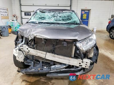 Piąte zdjęcie samochodu w środku: 2018 TOYOTA HIGHLANDER LE VIN:5TDBZRFH5JS870454 - miniatura