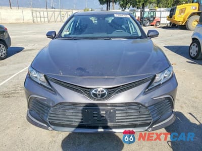 Piąte zdjęcie samochodu w środku: 2023 TOYOTA CAMRY LE VIN:4T1C11BK4PU080707 - miniatura