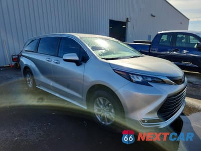 Czwarte zdjęcie samochodu z boku: 2024 TOYOTA SIENNA XLE 7-PASSENGER VIN:5TDYRKEC6RS212242 - miniatura