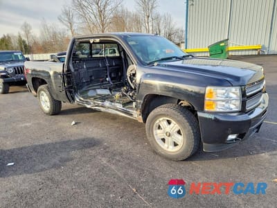 Czwarte zdjęcie samochodu z boku: 2012 CHEVROLET SILVERADO K1500 LTZ VIN:1GCRKTE7XCZ216625 - miniatura