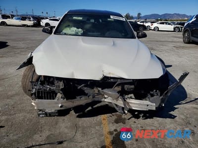 Piąte zdjęcie samochodu w środku: 2016 BMW M3 VIN:WBS8M9C5XG5E68488 - miniatura