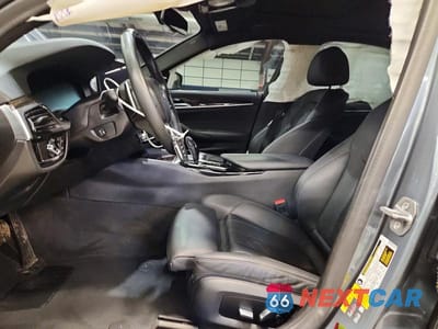 Zdjęcie 7 z 12 samochodu: 2021 BMW 530E VIN:WBA13AG00MCG44089 - miniatura