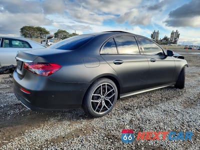 Trzecie zdjęcie samochodu z tyłu: 2022 MERCEDES-BENZ E 350 VIN:W1KZF8DB6NB025325 - miniatura