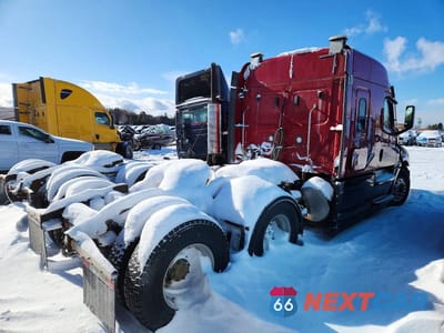 Czwarte zdjęcie samochodu z boku: 2020 FREIGHTLINER CASCADIA 1 - SEMI TRUCK VIN:1FUJHHDR9LLMC4658 - miniatura