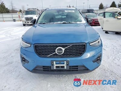 Piąte zdjęcie samochodu w środku: 2025 VOLVO XC40 ULTRA VIN:YV4L12UM3S2453889 - miniatura