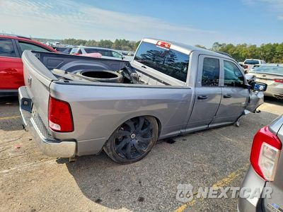 Trzecie zdjęcie samochodu z tyłu: 2019 RAM 1500 CLASSIC TRADESMAN VIN:1C6RR6FG9KS629274 - miniatura