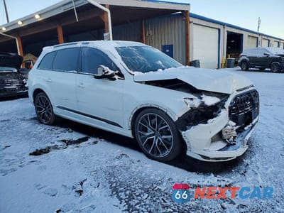 Czwarte zdjęcie samochodu z boku: 2021 AUDI Q7 PRESTIGE VIN:WA1VXBF70MD039455 - miniatura