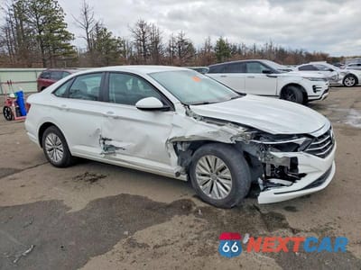 Czwarte zdjęcie samochodu z boku: 2020 VOLKSWAGEN JETTA S VIN:3VWC57BU0LM096900 - miniatura