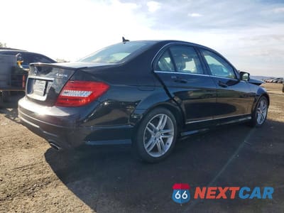 Trzecie zdjęcie samochodu z tyłu: 2014 MERCEDES-BENZ C 300 4MATIC VIN:WDDGF8AB1ER302787 - miniatura