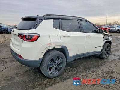 Trzecie zdjęcie samochodu z tyłu: 2018 JEEP COMPASS LATITUDE VIN:3C4NJDBB3JT400809 - miniatura