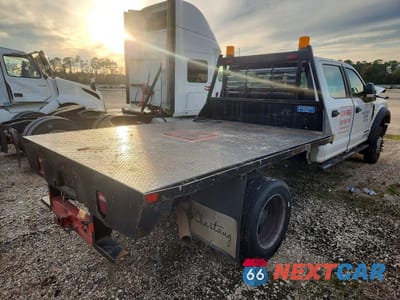 Trzecie zdjęcie samochodu z tyłu: 2022 FORD F450 SUPER DUTY FLATBED TRUCK VIN:1FD0W4GT1NED14946 - miniatura