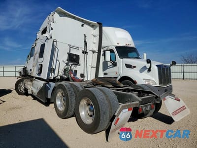 Trzecie zdjęcie samochodu z tyłu: 2025 KENWORTH T680 SEMI TRUCK VIN:1XKYD49X0SJ142493 - miniatura