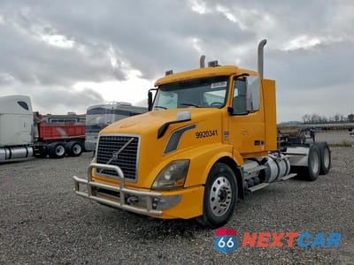Drugie zdjęcie samochodu z przodu: 2016 VOLVO VNL SEMI TRUCK VIN:4V4NC9EH5GN944040 - miniatura