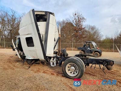 Trzecie zdjęcie samochodu z tyłu: 2021 INTERNATIONAL LT625 SEMI TRUCK VIN:3HSDZAPR8MN534479 - miniatura