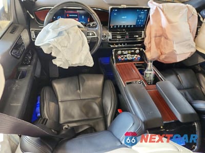 Zdjęcie 8 z 13 samochodu: 2023 LINCOLN NAVIGATOR L RESERVE VIN:5LMJJ3LG9PEL13310 - miniatura