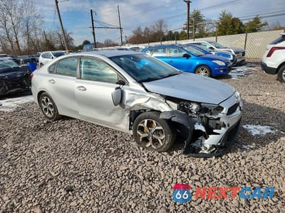Czwarte zdjęcie samochodu z boku: 2019 KIA FORTE LXS VIN:3KPF24AD4KE023580 - miniatura