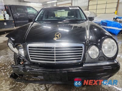 Piąte zdjęcie samochodu w środku: 1999 MERCEDES-BENZ E 320 4MATIC VIN:WDBJF82H3XX019971 - miniatura