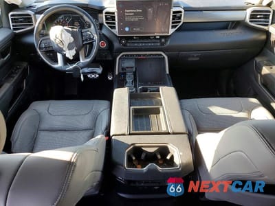 Zdjęcie 8 z 11 samochodu: 2024 TOYOTA TUNDRA CREWMAX SR VIN:5TFLA5DB1RX151856 - miniatura