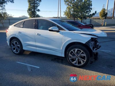 Czwarte zdjęcie samochodu z boku: 2023 AUDI Q4 E-TRON SPORTBACK PREMIUM VIN:WA122BFZ1PP058277 - miniatura