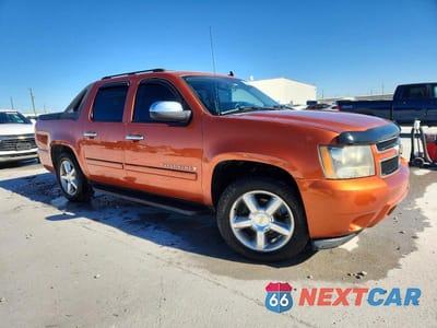 Czwarte zdjęcie samochodu z boku: 2007 CHEVROLET AVALANCHE K1500 VIN:3GNFK12377G123180 - miniatura