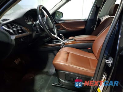 Zdjęcie 7 z 13 samochodu: 2013 BMW X5 XDRIVE50I VIN:5UXZV8C51D0C15957 - miniatura