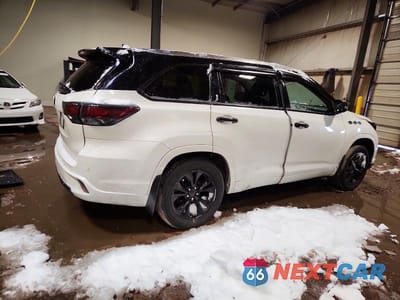 Trzecie zdjęcie samochodu z tyłu: 2015 TOYOTA HIGHLANDER XLE VIN:5TDJKRFH1FS118337 - miniatura
