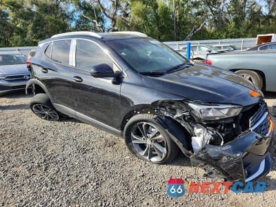 Czwarte zdjęcie samochodu z boku: 2021 BUICK ENCORE GX SELECT VIN:KL4MMDS22MB170795 - miniatura