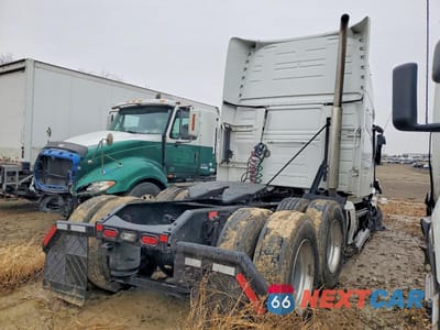 Czwarte zdjęcie samochodu z boku: 2022 VOLVO VNL SEMI TRUCK VIN:4V4NC9EH3NN294833 - miniatura