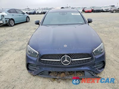 Piąte zdjęcie samochodu w środku: 2021 MERCEDES-BENZ E 350 VIN:W1KZF8DB9MA916388 - miniatura