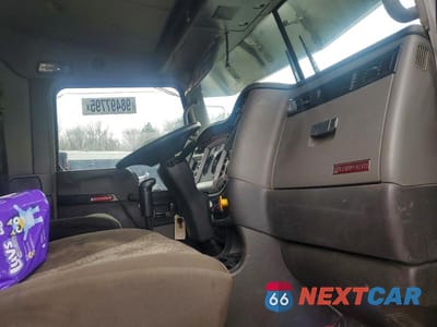 Piąte zdjęcie samochodu w środku: 2017 KENWORTH W900 DUMP TRUCK VIN:1NKWXPEX1HJ172014 - miniatura