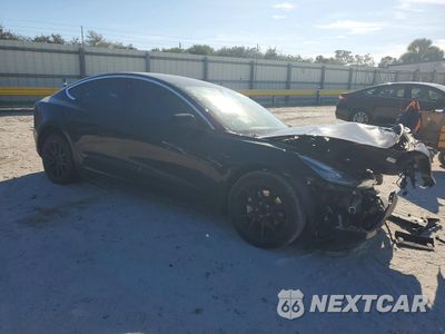Czwarte zdjęcie samochodu z boku: 2019 TESLA MODEL 3 VIN:5YJ3E1EA7KF397801 - miniatura