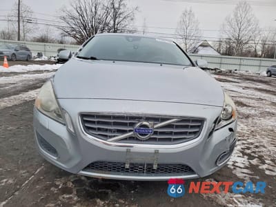 Piąte zdjęcie samochodu w środku: 2013 VOLVO S60 T5 VIN:YV1612FS9D2197976 - miniatura