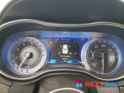 Zdjęcie 9 z 12 samochodu: 2023 CHRYSLER 300 TOURING L VIN:2C3CCASG1PH661938 - miniatura