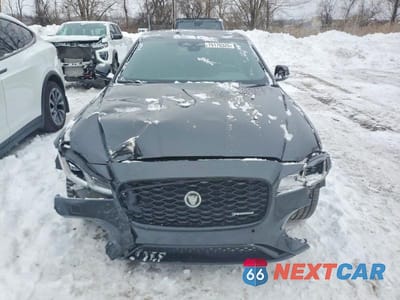 Piąte zdjęcie samochodu w środku: 2024 JAGUAR XF R-DYNAMIC SE VIN:SAJBL4GXXRCY97559 - miniatura