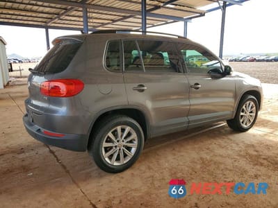 Trzecie zdjęcie samochodu z tyłu: 2018 VOLKSWAGEN TIGUAN LIMITED VIN:WVGAV7AX2JK002019 - miniatura