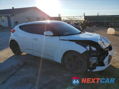 Czwarte zdjęcie samochodu z boku: 2016 HYUNDAI VELOSTER VIN:KMHTC6AD8GU268673 - miniatura