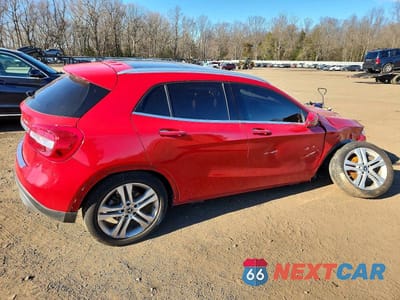 Trzecie zdjęcie samochodu z tyłu: 2019 MERCEDES-BENZ GLA 250 4MATIC VIN:WDCTG4GB5KJ552897 - miniatura