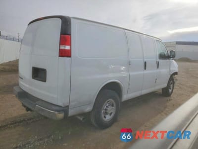Trzecie zdjęcie samochodu z tyłu: 2022 CHEVROLET EXPRESS G2500 DELIVERY VAN VIN:1GCWGAF75N1213351 - miniatura