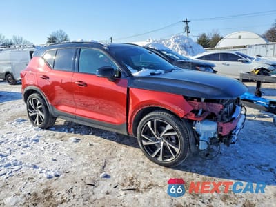 Czwarte zdjęcie samochodu z boku: 2022 VOLVO XC40 T5 R-DESIGN VIN:YV4162UM9N2789527 - miniatura