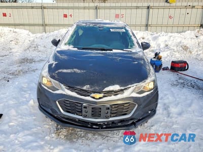 Piąte zdjęcie samochodu w środku: 2017 CHEVROLET CRUZE LT VIN:1G1BE5SM3H7116795 - miniatura
