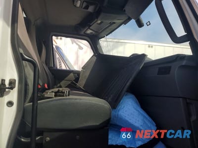 Piąte zdjęcie samochodu w środku: 2025 INTERNATIONAL MV607 BOX TRUCK VIN:3HAEUMML5SL036452 - miniatura